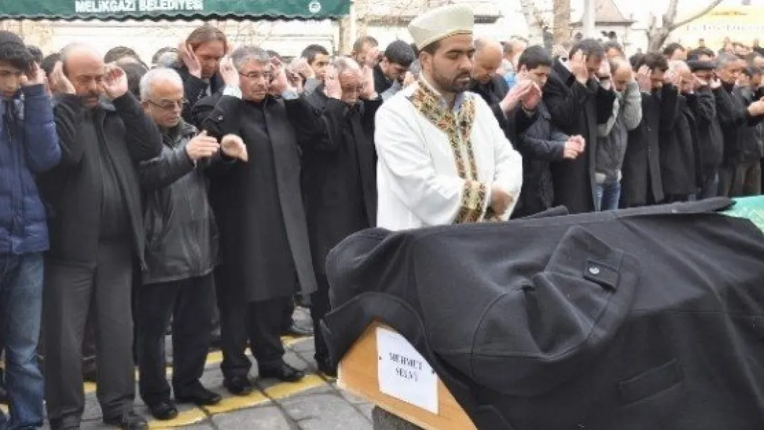 İçişleri Eski Bakanı Şahin Kayseri'de Cenaze Namazına Katıldı