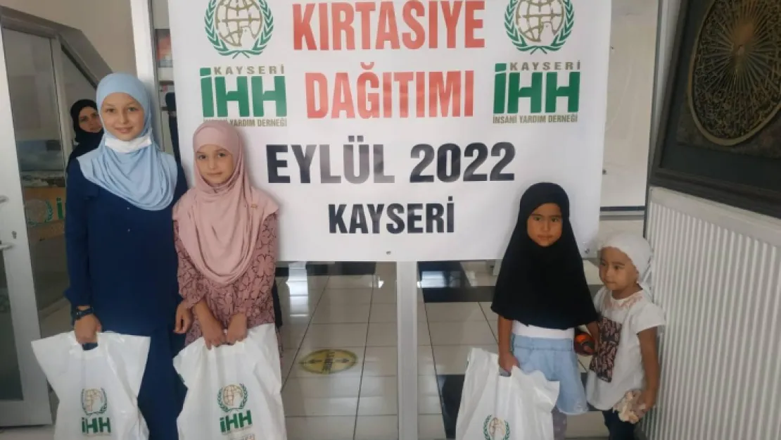 İHH'dan kırtasiye yardımı