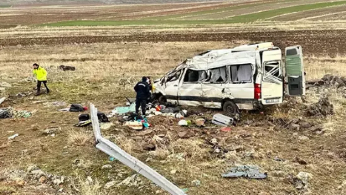 İki Kişinin öldüğü minibüsteki yolcu: 'Hızlı gitmemesi için uyarmıştık'