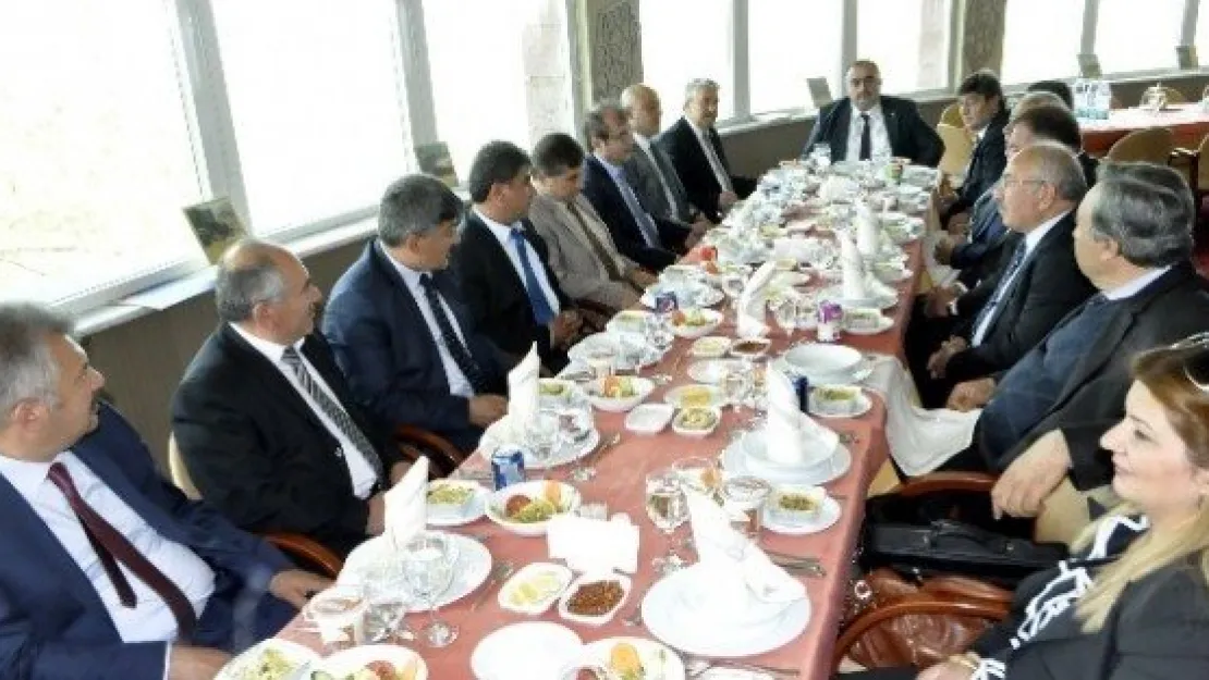İl Başkanı Mete Eke Mhp'li Büyükşehir Belediye Meclis Üyeleri İle Bir Araya Geldi 