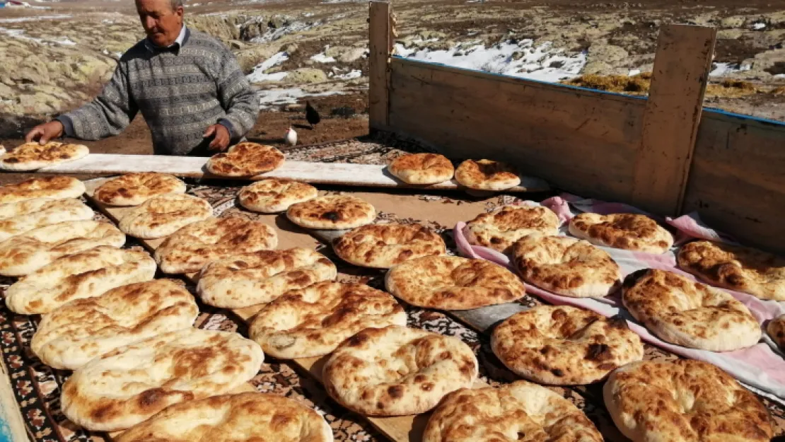 İlerlemiş yaşlarına rağmen, tarladan sofraya üretim yapıyorlar