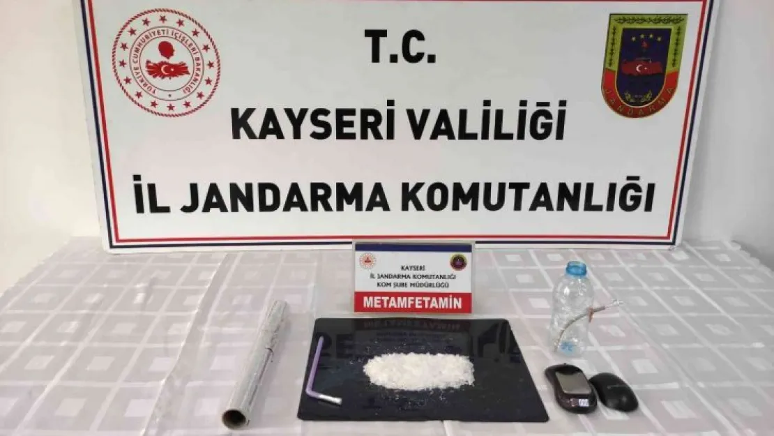 İş yerinde uyuşturucu satan 2 kişi yakalandı