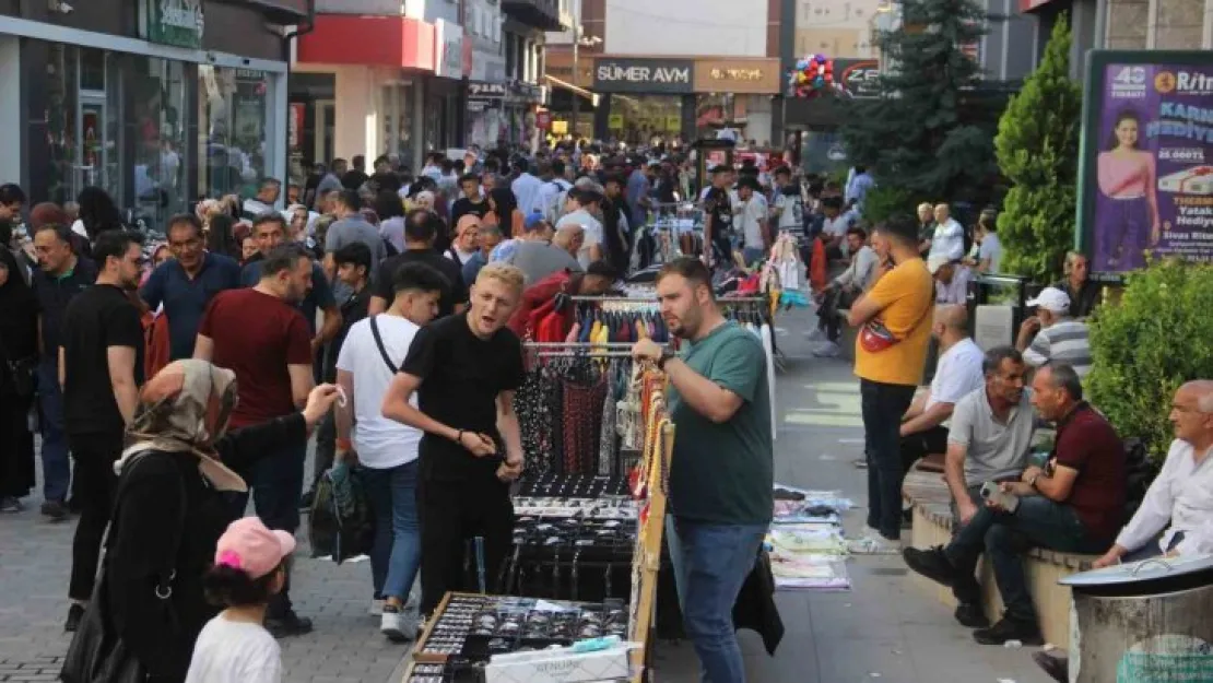 İstanbul boşaldı, Sivas doldu taştı