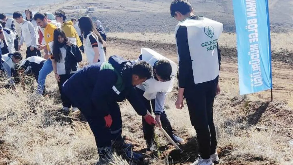 İstiklal Marşı'nın Kabulü hatırasına fidanlar toprakla buluştu