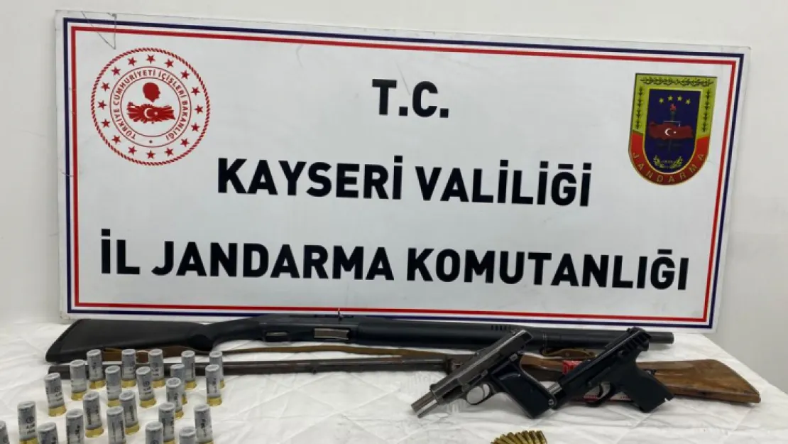 Jandarma ekipleri çok sayıda tüfek ve tabanca ele geçirildi