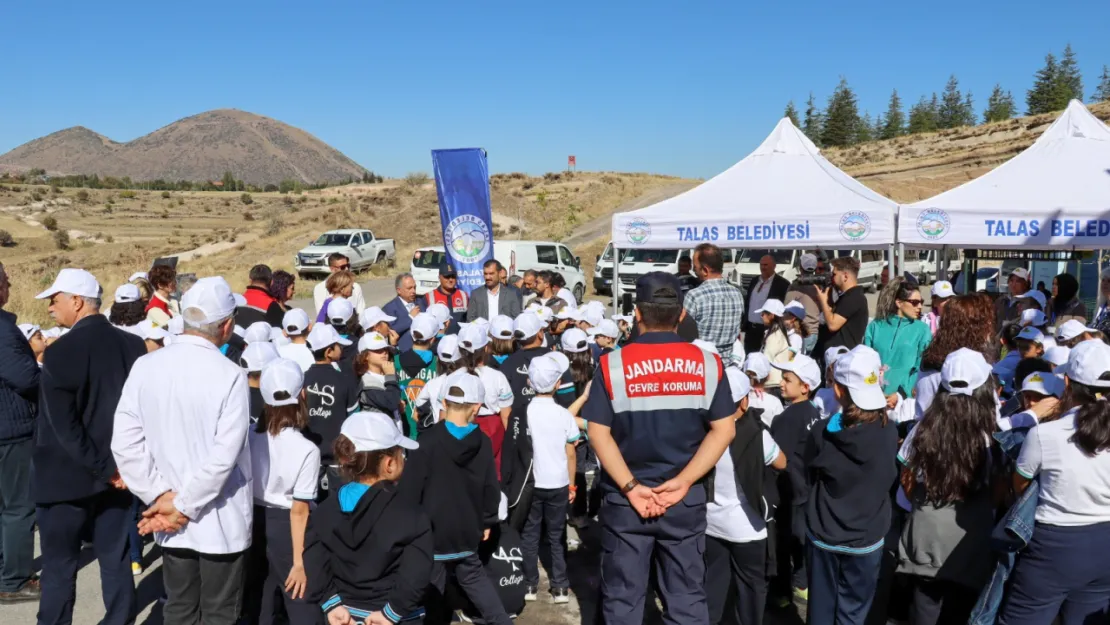 Jandarma ekiplerinden hayvanlara duyarlılık etkinliği