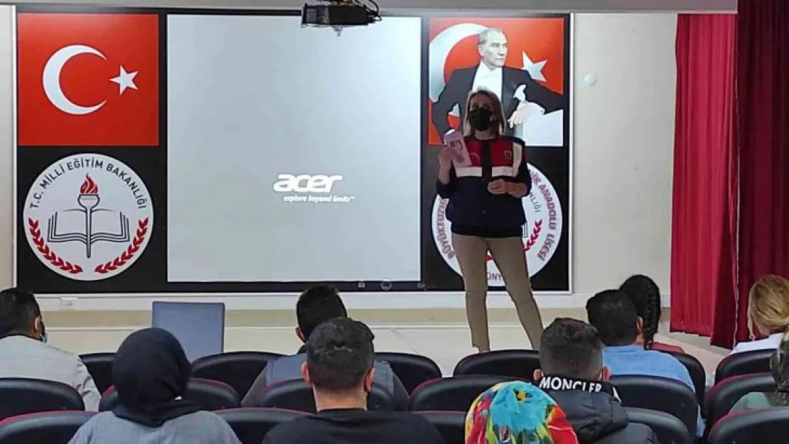 Jandarma kadınlara KADES'i anlattı