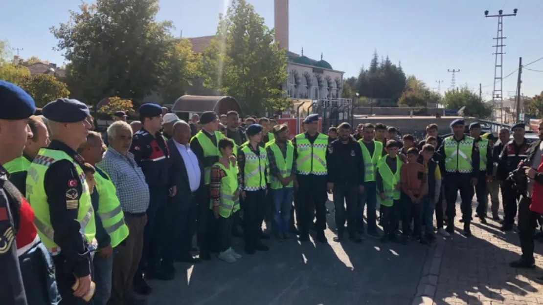 Jandarma, motosiklet sürücülerine eğitim verdi