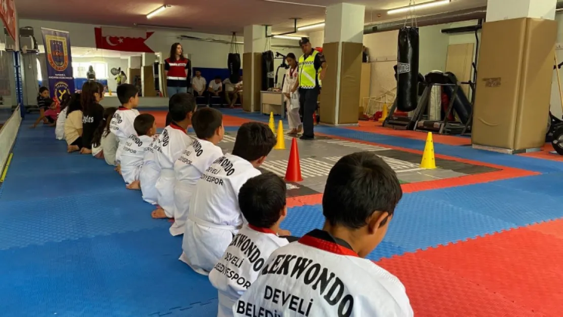 Jandarmadan öğrencilere 'taekwondo' eğitimi