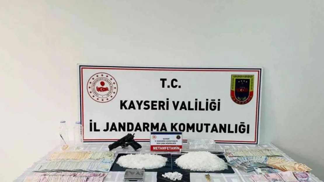 Jandarmadan uyuşturucu tacirlerine operasyon: 4 gözaltı