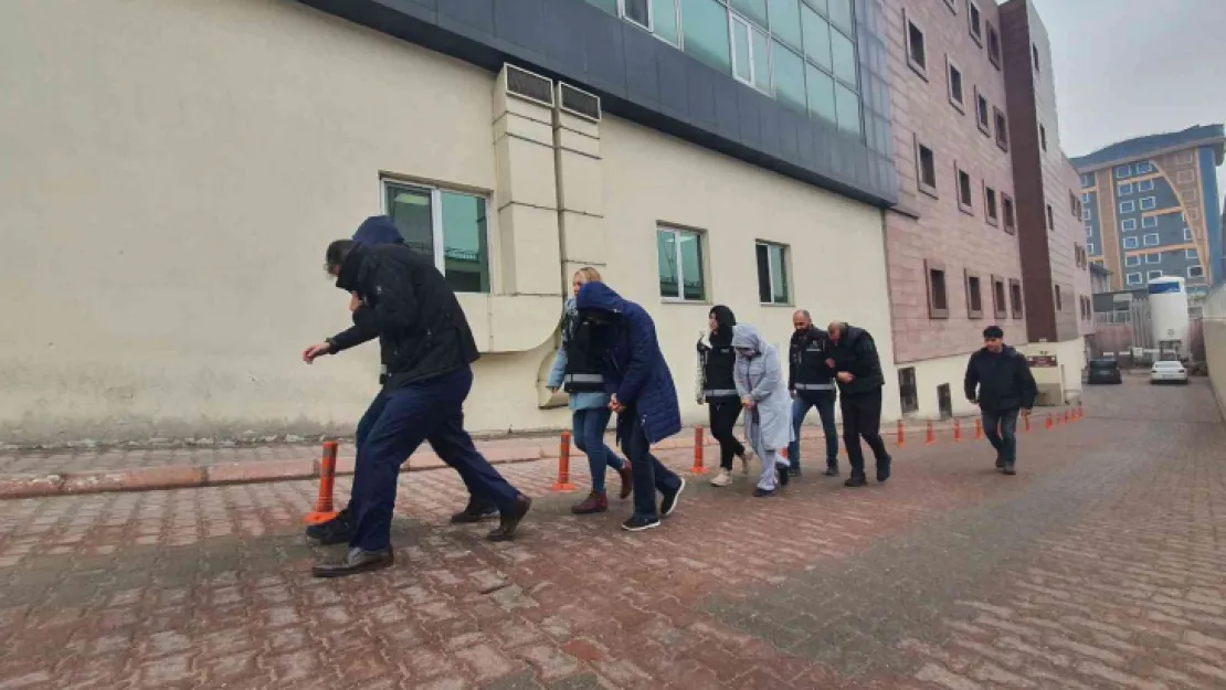 Kar vaadiyle dolandırıcılık yapanlar adli kontrol şartıyla serbest