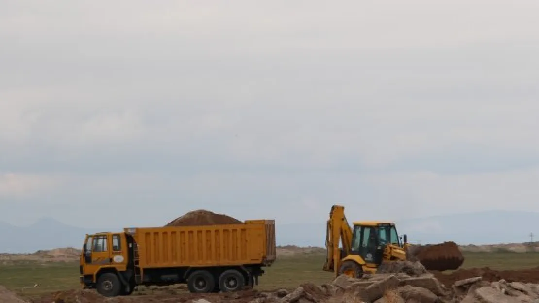 Karacaviran mahallesinde yol çalışması