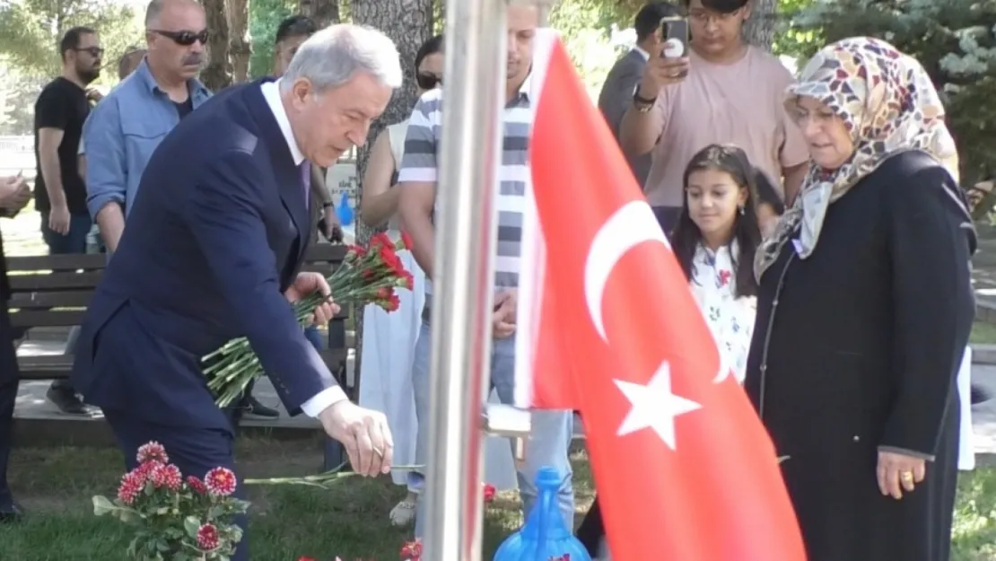 Kartal Şehitliği'ne 15 Temmuz ziyareti