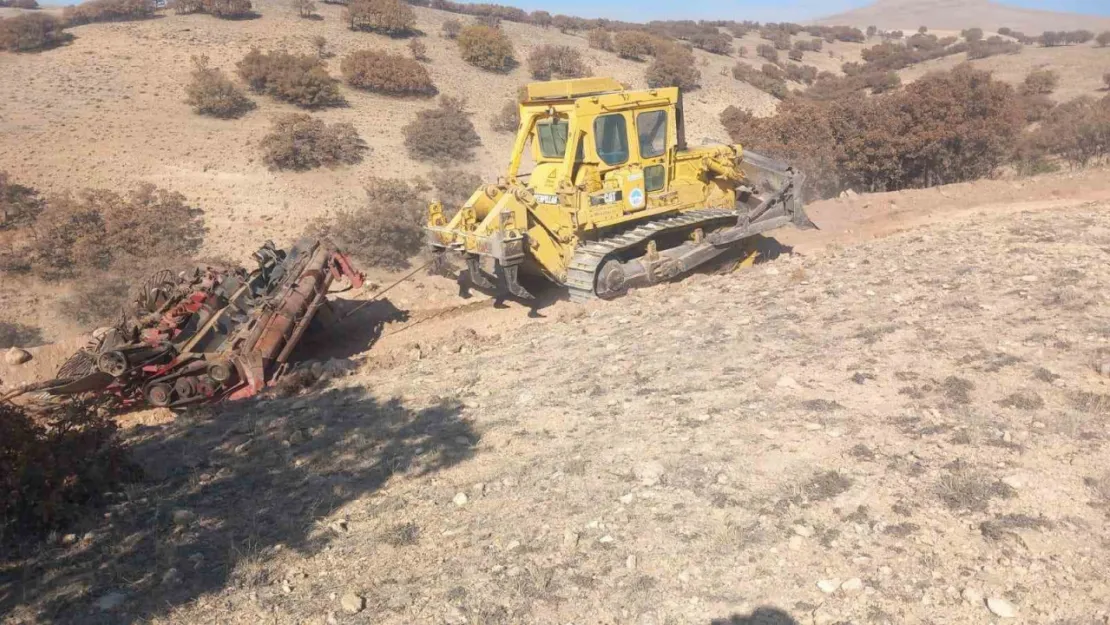 Şarampole yuvarlanan pancar sökme makinası 4 günde çıkarılabildi