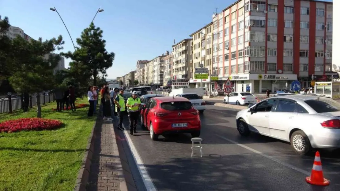 Kayseri'de 5 araçlı zincirleme kaza