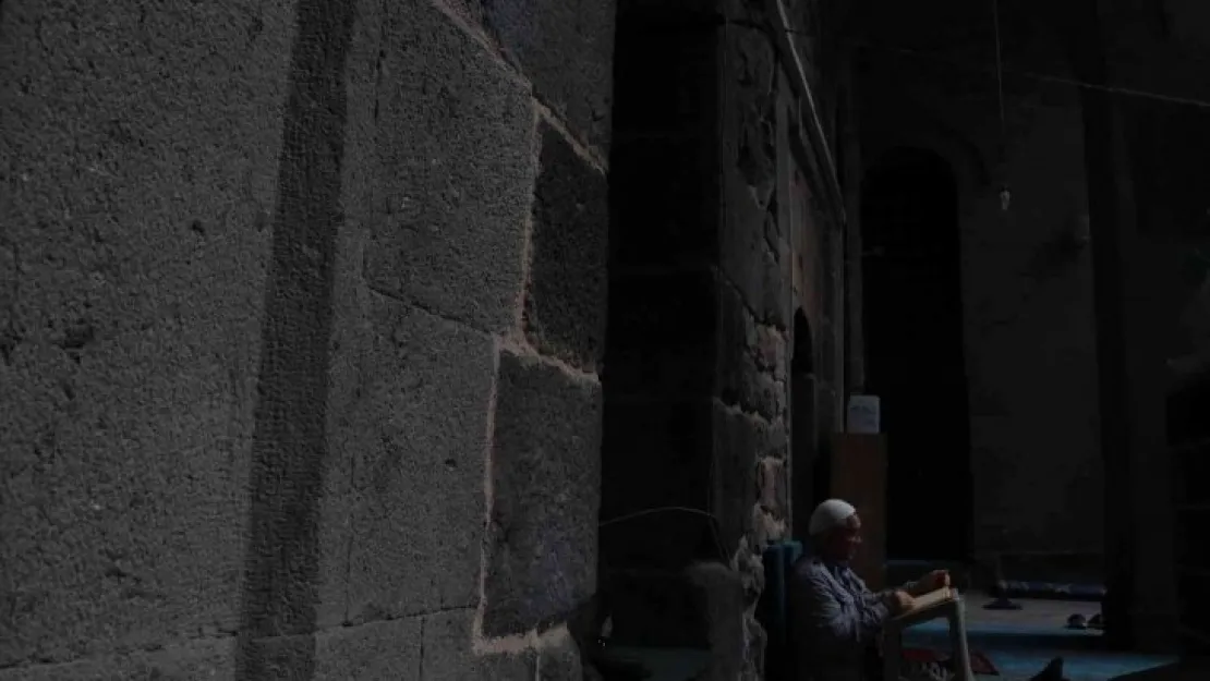 Kayseri'de 773 yıllık medresede itikafa girdiler