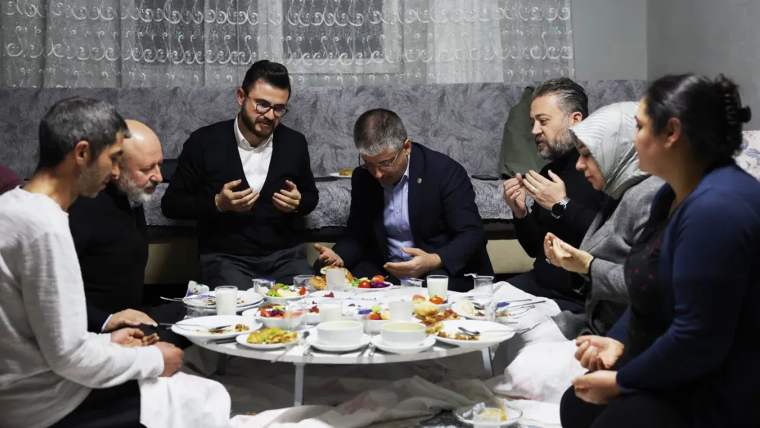 Kayseri'de Ak Partili başkan ve vekillerinden takdir toplayan iftar