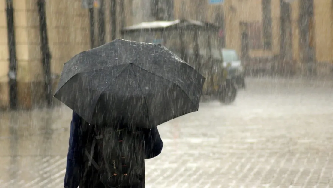 Kayseri'de beklenen sağanak yağış etkisini gösterdi