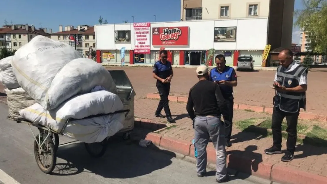 Kayseri'de çekçekli hurdacılara denetim