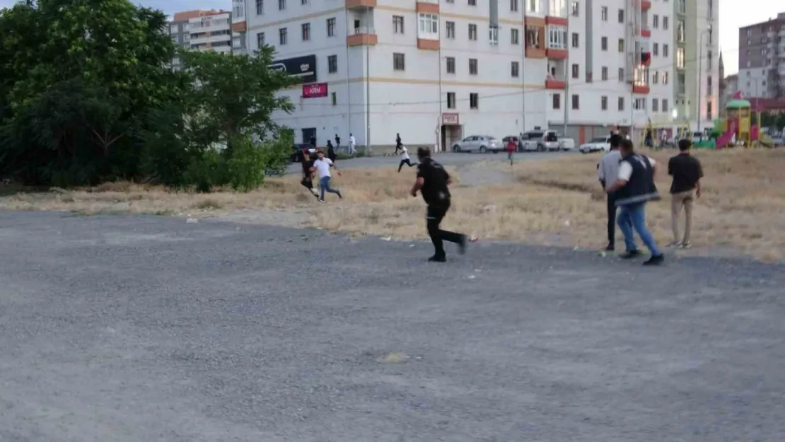 Kayseri'de çıkan olaylarda 21 polis ve 1 itfaiye personeli yaralandı