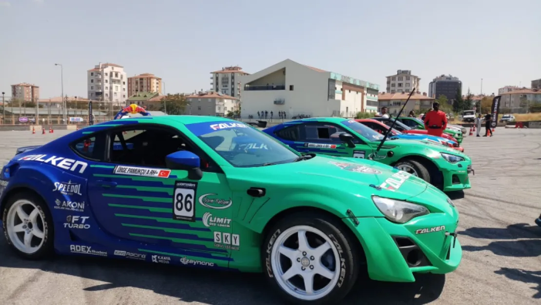 Kayseri'de drift yarışlarına yoğun ilgi