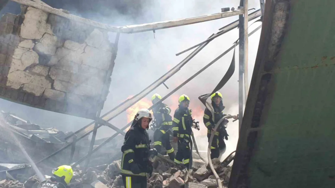 OSB'de fabrika yangını ekipler müdahale ediyor