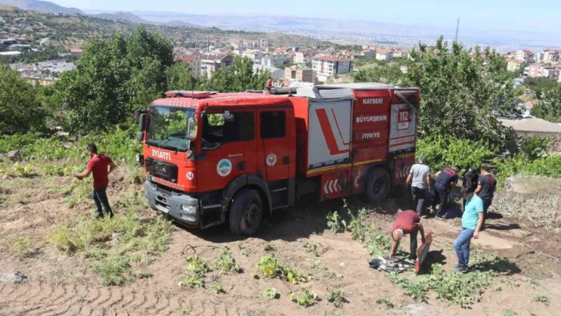 Kayseri'de itfaiye aracı devrildi, 4 itfaiye eri yaralandı