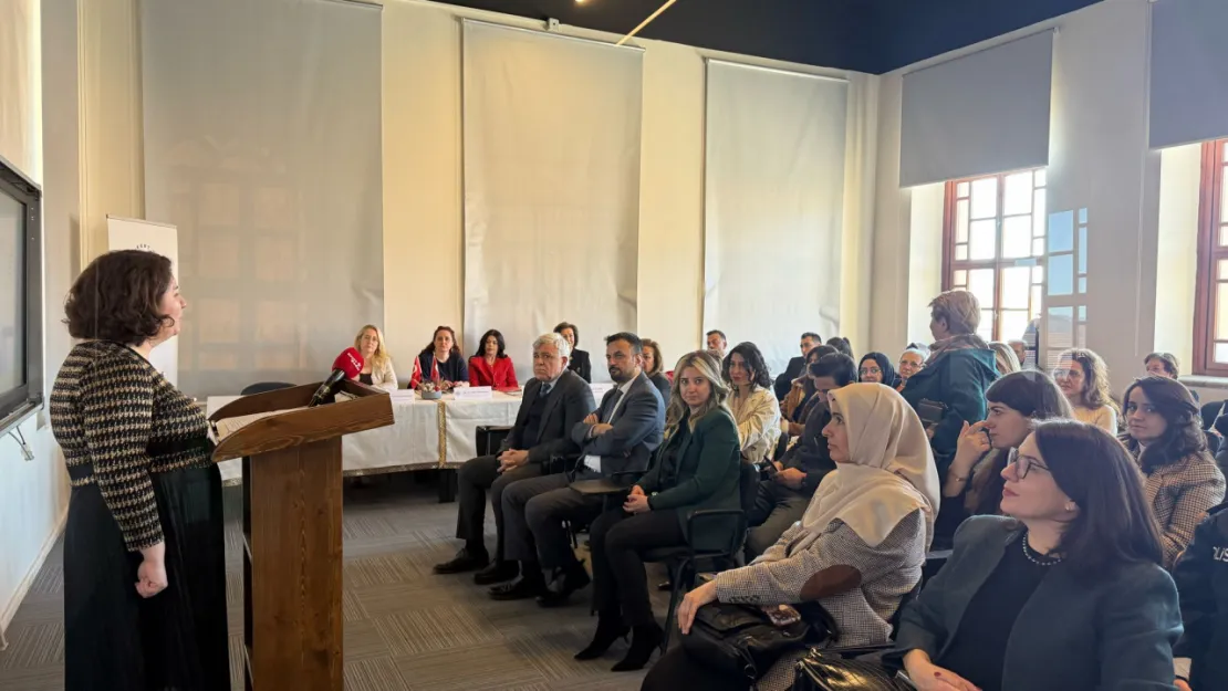 Kayseri'de 'Kadın ve Çocuk Dostu Şehirler İçin Yeni Adımlar' paneli