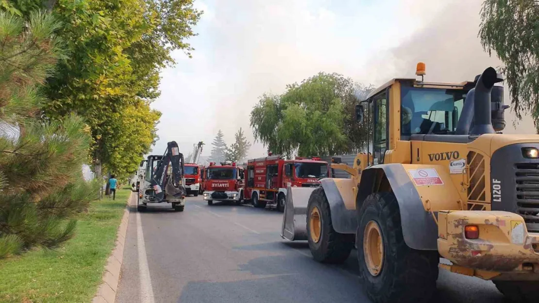 Kağıt fabrikasındaki yangın korkuttu