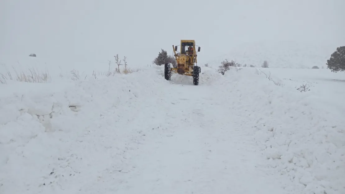 Kayseri'de kapanan 122 yol ulaşıma açıldı