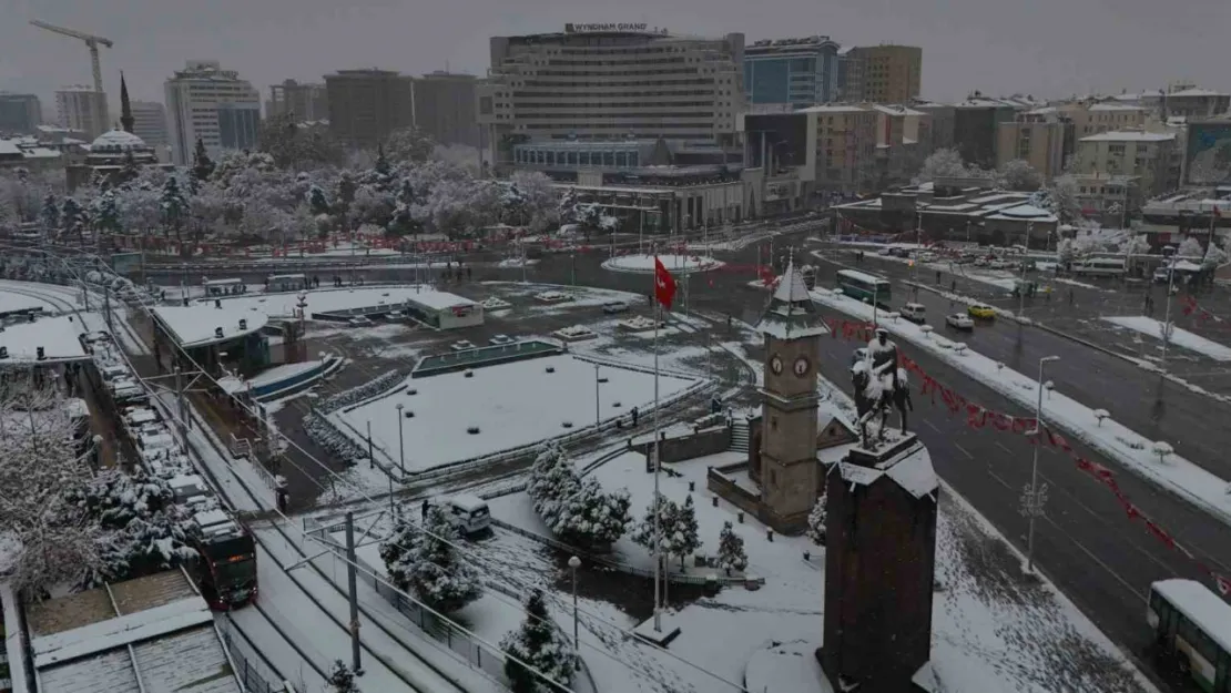 Kayseri'de kar tatili 1 gün uzatıldı