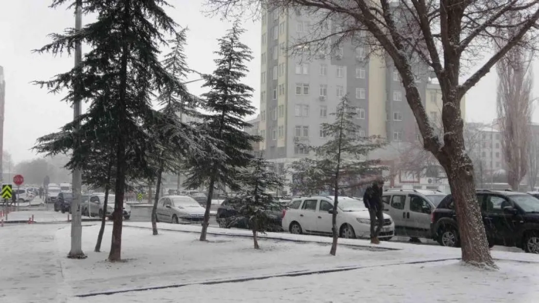 Kayseri'de kar yağışı etkili oldu