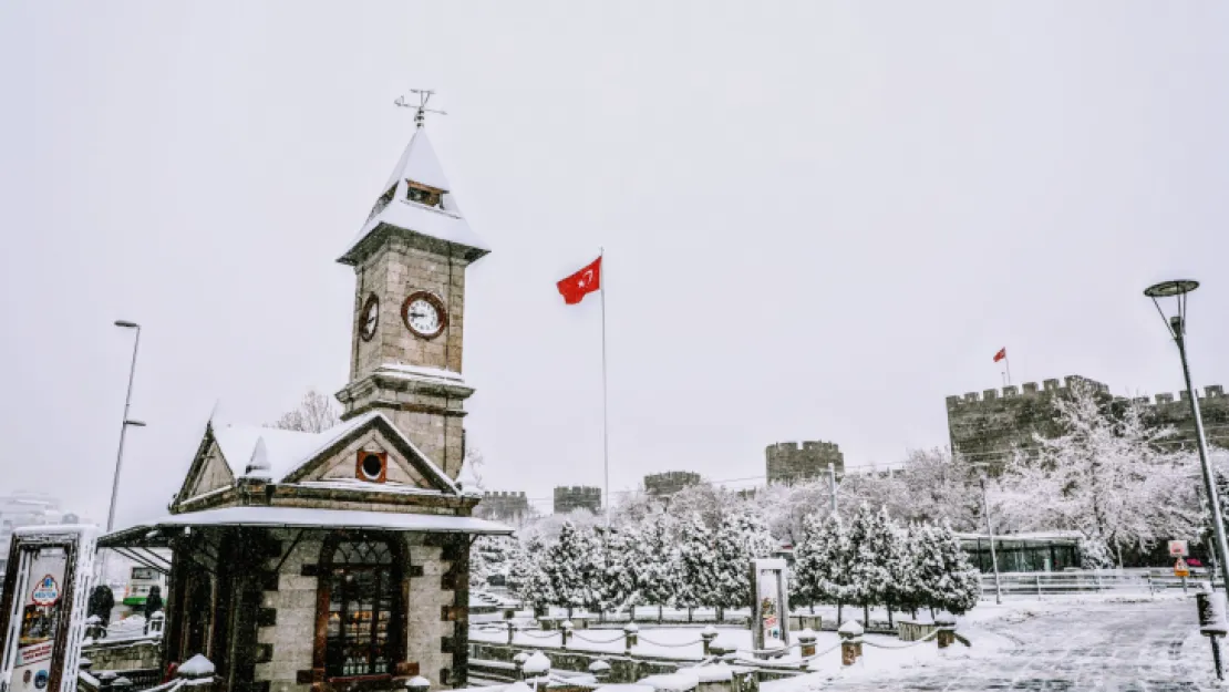 Kayseri'de kar yağışı tekrar başladı