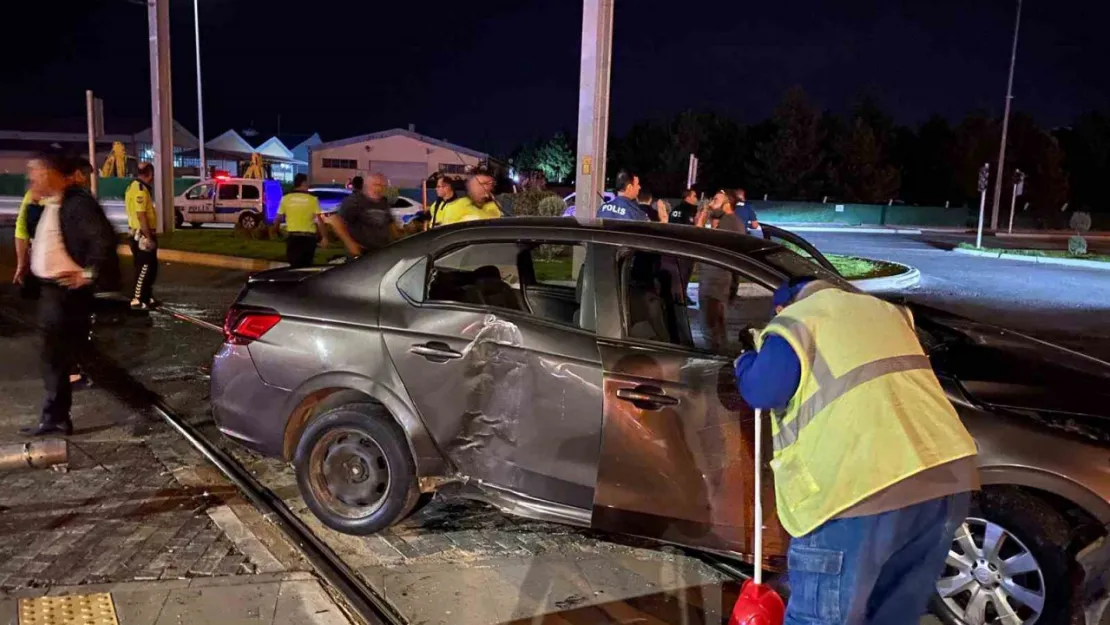 Talas'ta kazaya karışan otomobilin sürücüsü kaçtı: 5 yaralı