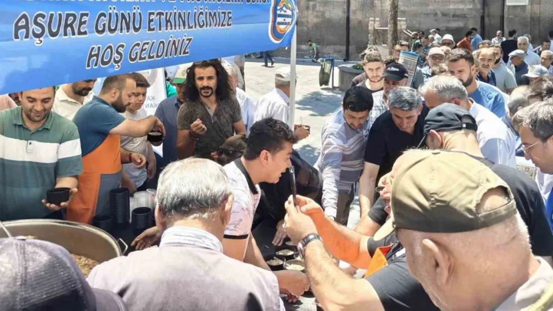 Kayseri'de Muharrem Ayı Etkinliği: 10 Bin Kişilik Aşure İkramı