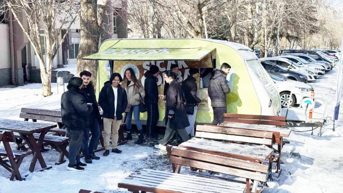 Kayseri'de öğrencilere sıcak çorba ikramı