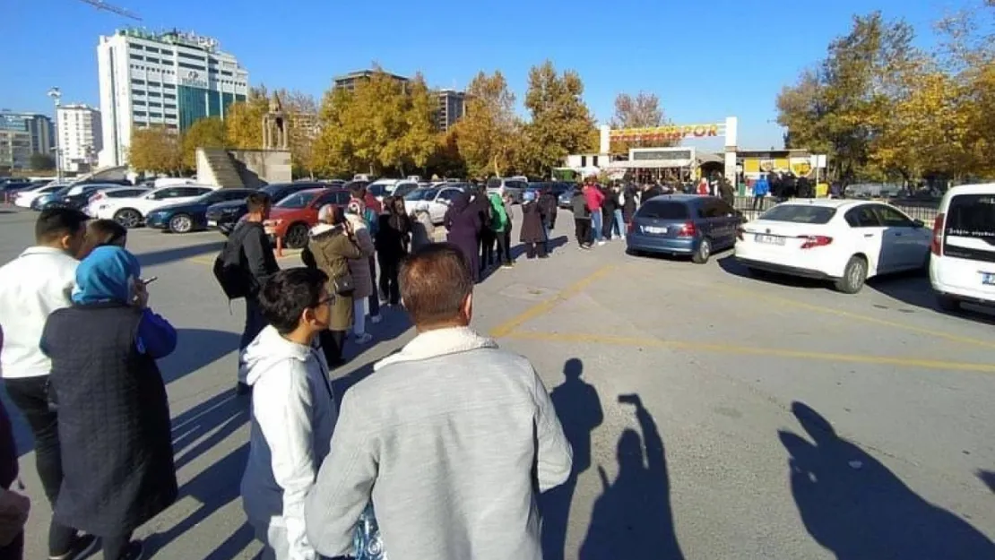 Kayseri'de oynanacak olan Türkiye - Galler maçının biletine yoğun ilgi