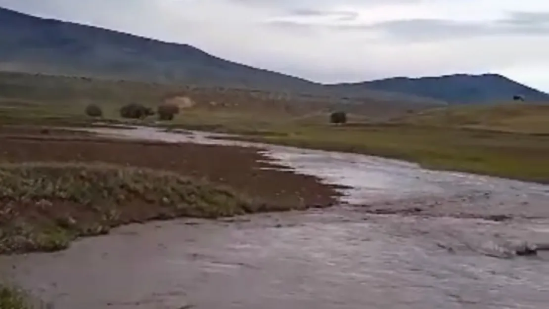 Kayseri'de sağanak sele döndü, mahalleleri su bastı