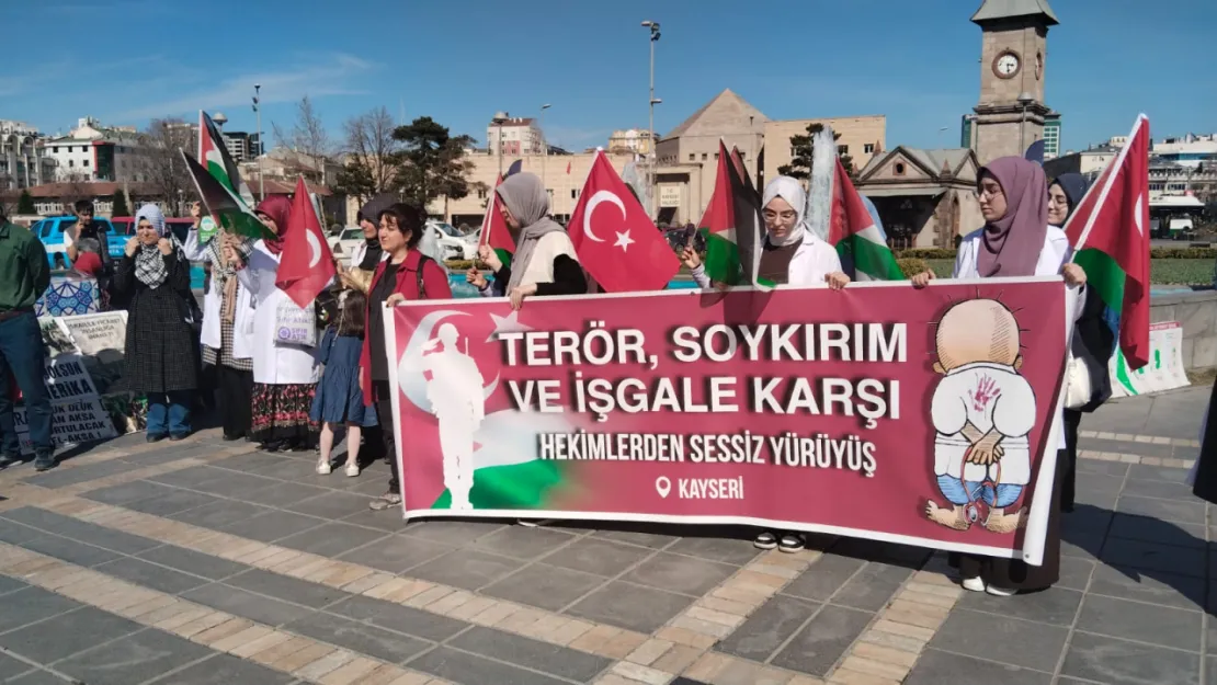 Kayseri'de sağlık çalışanları 'sessiz yürüyüş' gerçekleştirdi