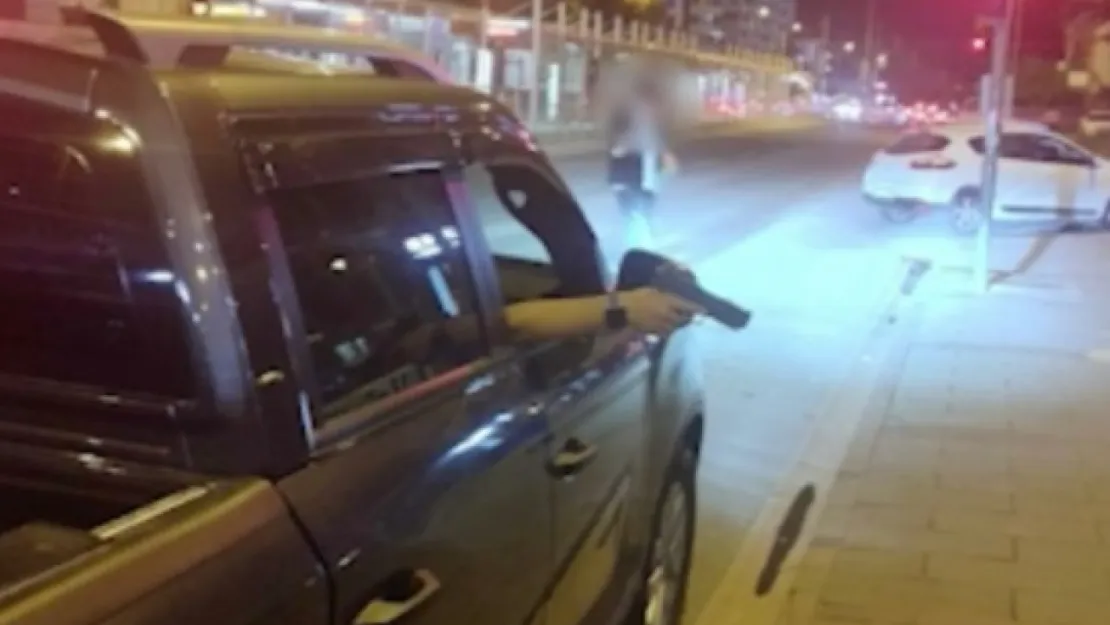 Kayseri'de silah teşhiri alarmı: Oyuncak çıktı