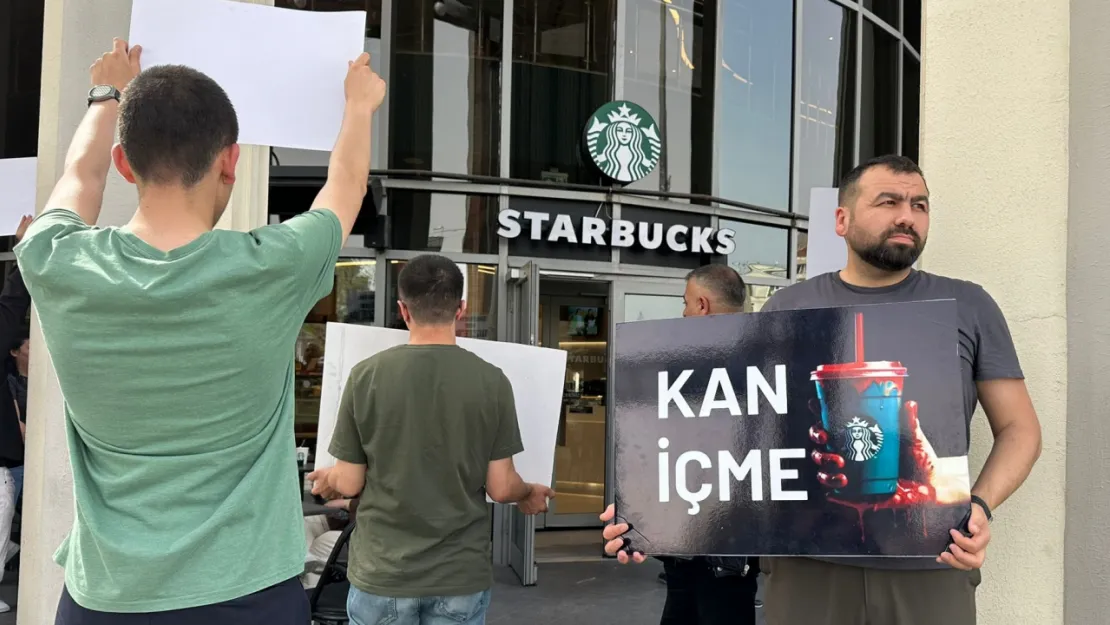 Kayseri'de Siyonist Ürünlerine Sessiz Direniş: Gençler Starbucks Protestosu için Meydandaydı