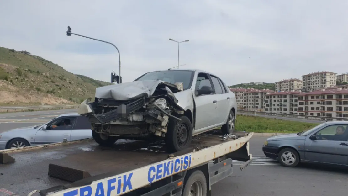 Kayseri'de trafik kazası: 5 kişilik otomobilden 10 yaralı çıktı