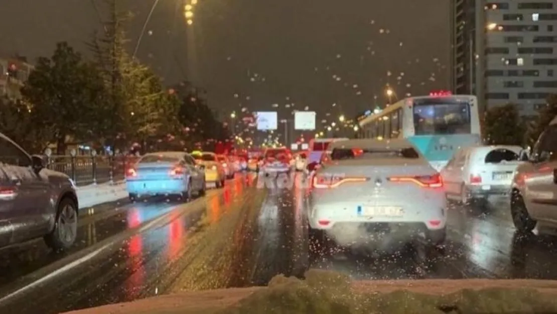 Kayseri'de yağan kar hayatı olumsuz etkiledi