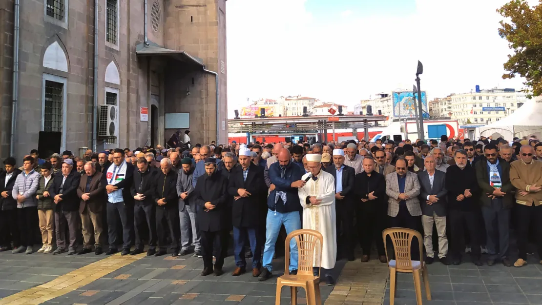 Kayseri'de Yahya Sinvar için gıyabi cenaze namazı kılındı