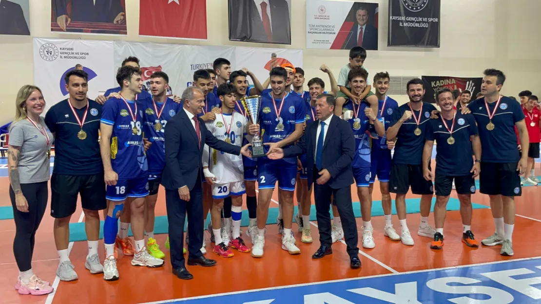 Kayseri'de yapılan Voleybol Genç Erkek Türkiye Finalleri sona erdi
