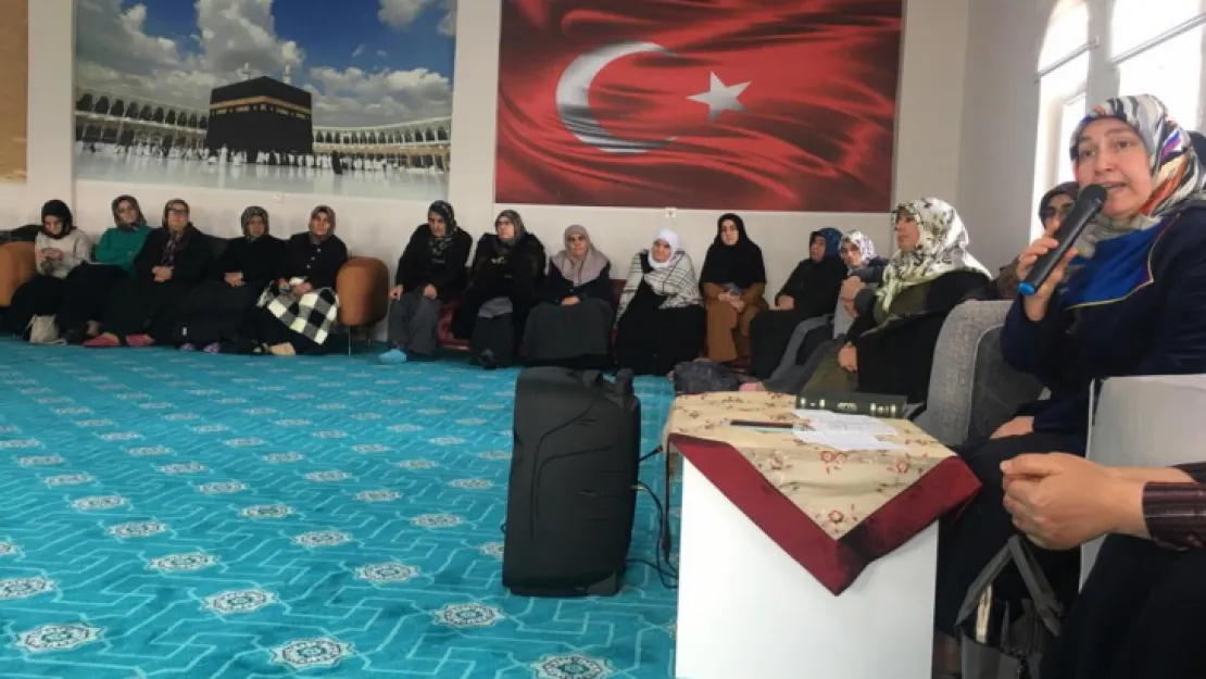 Kayseri İl Müftü Yardımcısı Yeşilhisar'da konferansa katıldı