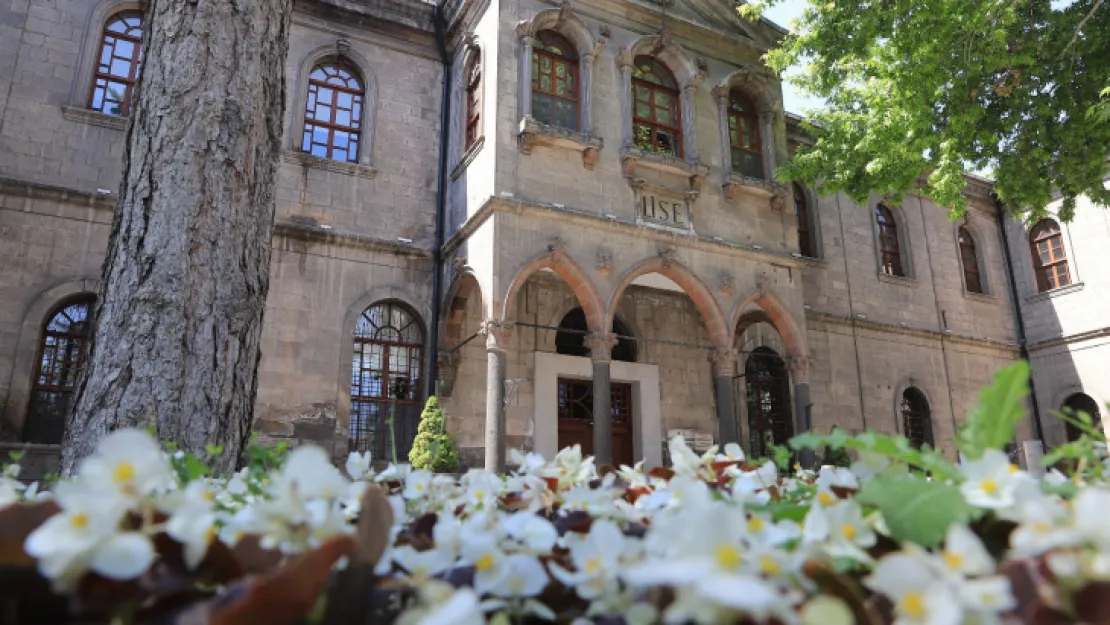 Kayseri Lisesi Milli Mücadele Müzesi, yeni eserleri ile ziyaretçilerini bekliyor