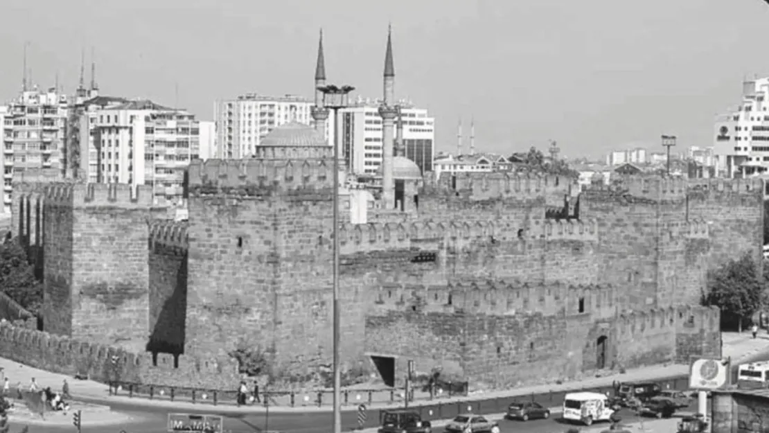 Kayseri'nin fethi: 1085 yılından itibaren Türk hakimiyetine geçti