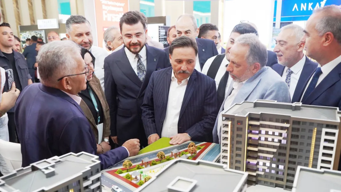 Kayseri'nin ilk konut ve yapı fuarı, düğün salonunda açıldı