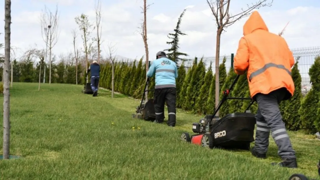 Kayseri OSB Şehitler Parkı'ndaki çağlayanları temizledi, su verdi